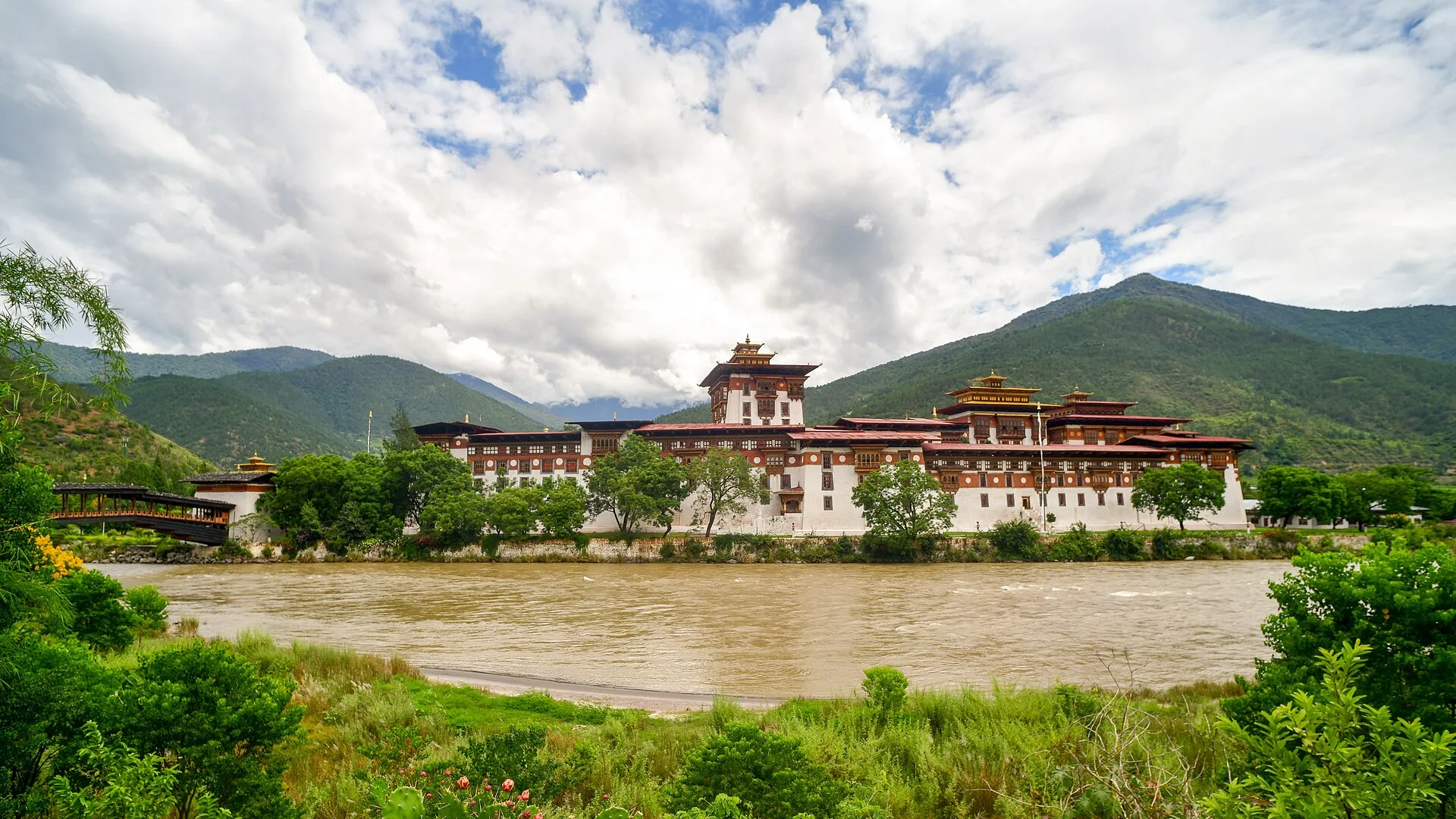 Punakha Dzong Bhutan, selected for the Bhutan Tour IV journey