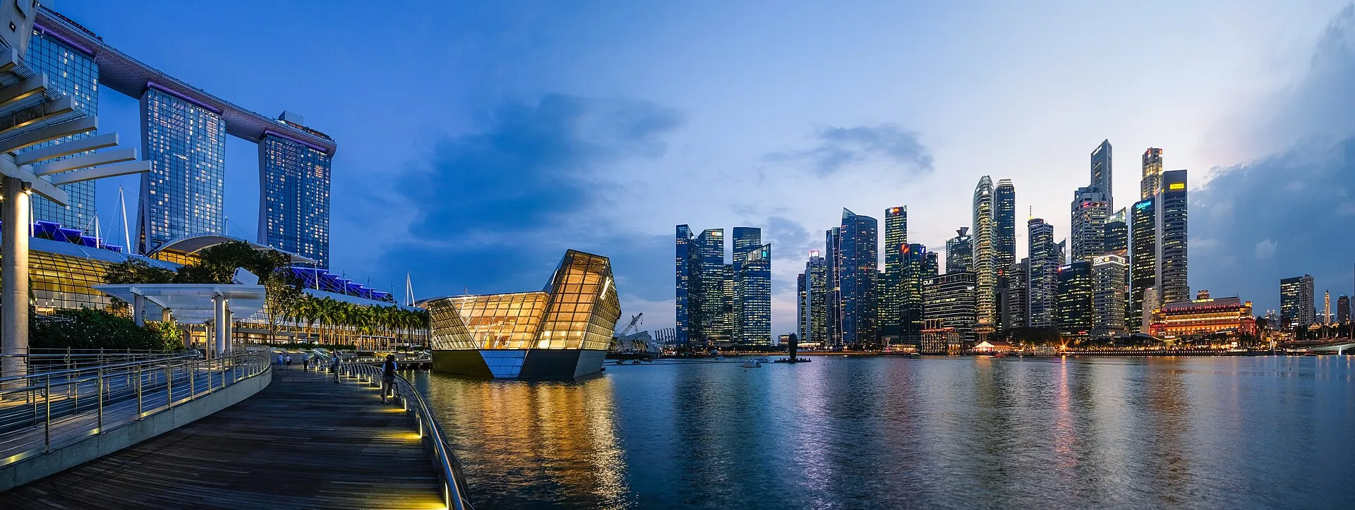 Marina Bay Singapore skyline, selected for the Experience Malaysia & Singapore journey